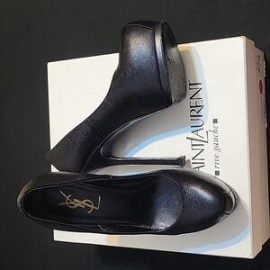 YVES SAINT LAURENT Black Leather Platform Round Toe Pumps